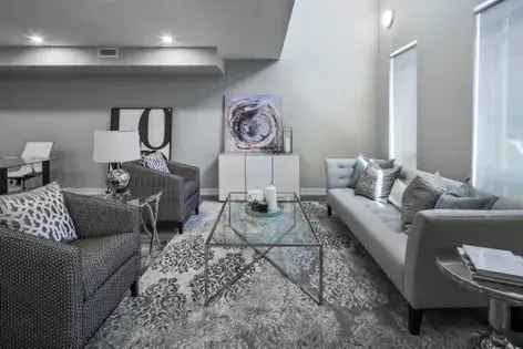 3 rooms apartment of 646 m² in Toronto