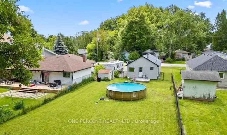 Buy bungalow in Lake Simcoe with private beach access and pool