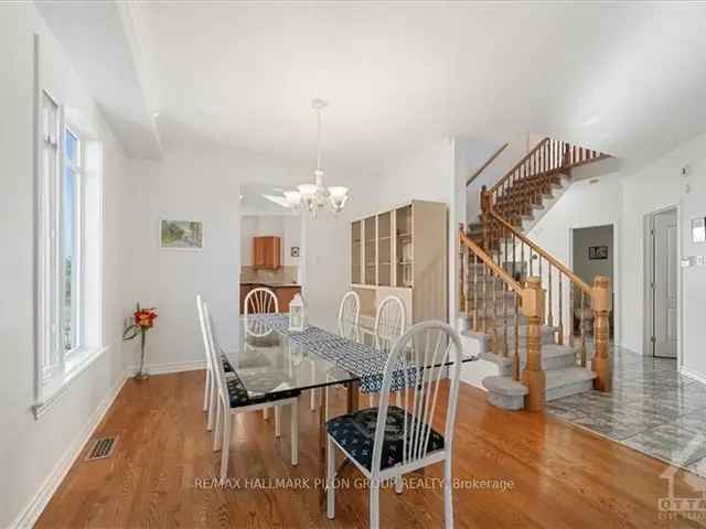 2801 Sqft Barrhaven Home  - Pie-Shaped Lot, Walkout Basement