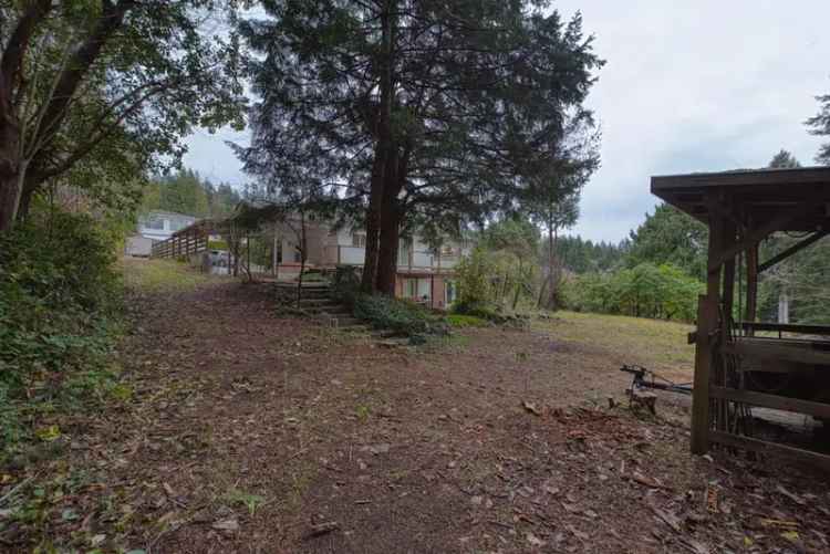 House For Sale in Sechelt, British Columbia