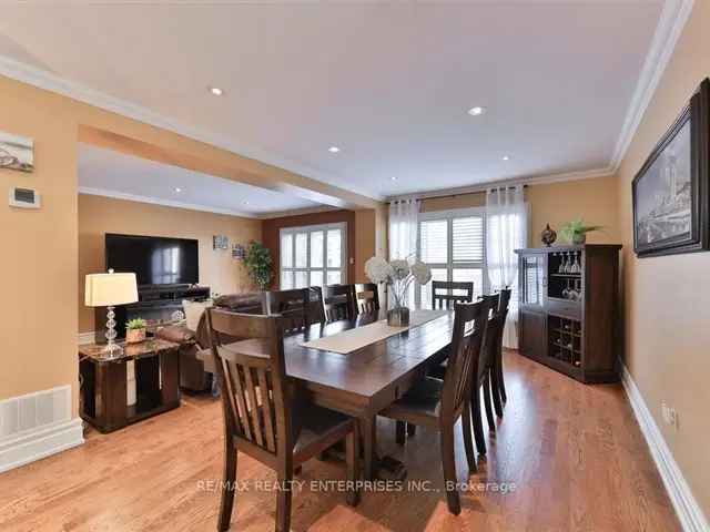 Erin Mills Family Home Private Lot Updated Kitchen