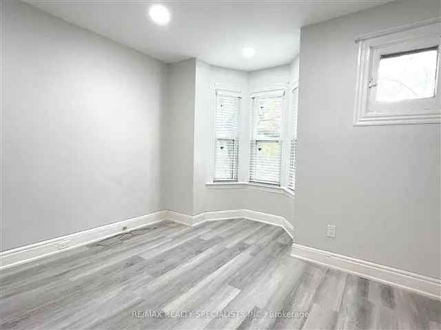 Townhouse For Rent in Toronto, Ontario