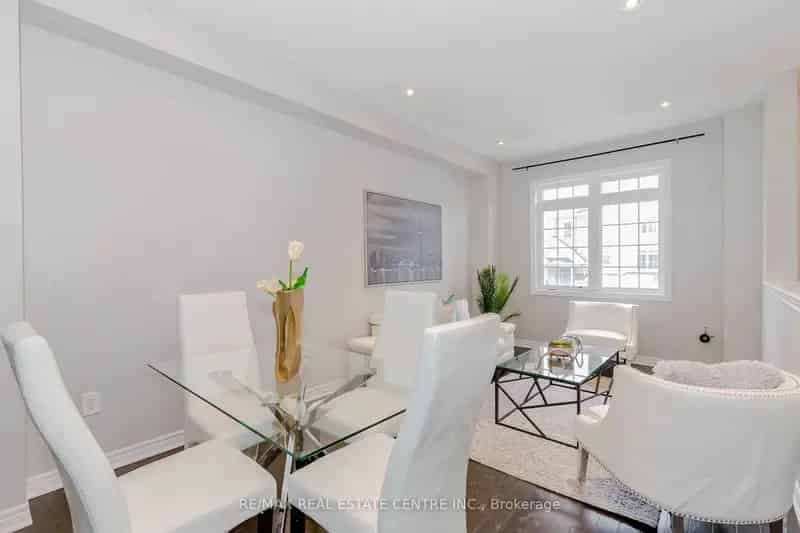 Buy Gorgeous Home with 4 Bedrooms in a Prime Location