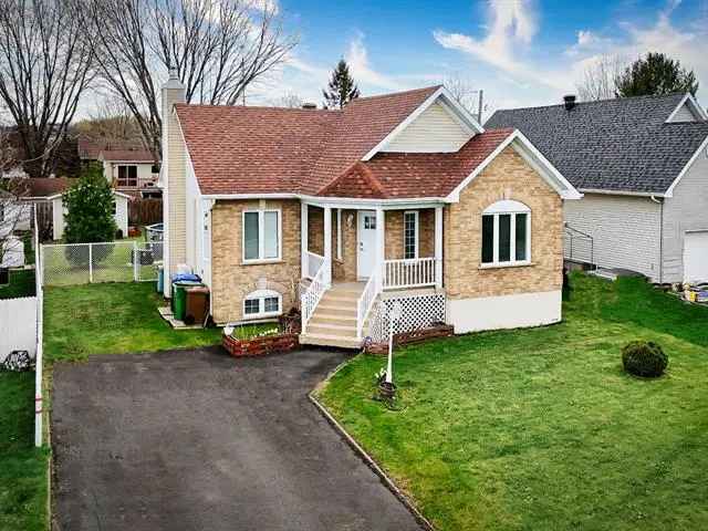 Renovated Bungalow 4 Bedrooms 2 Baths Family Friendly