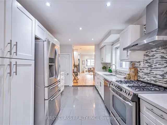 Amazing Townhouse Downtown - Open Concept, Renovated, Finished Basement