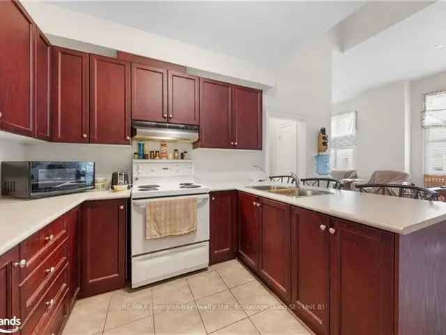 Wasaga Beach Townhome 3 Bed 3 Bath Open Concept