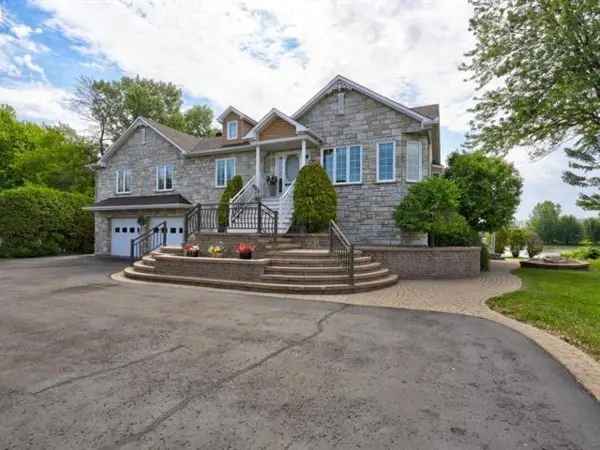 Waterfront Home for Sale Lanaudiere Large Lot Master Suite