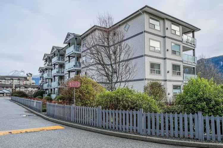 Condo For Sale in Squamish, British Columbia