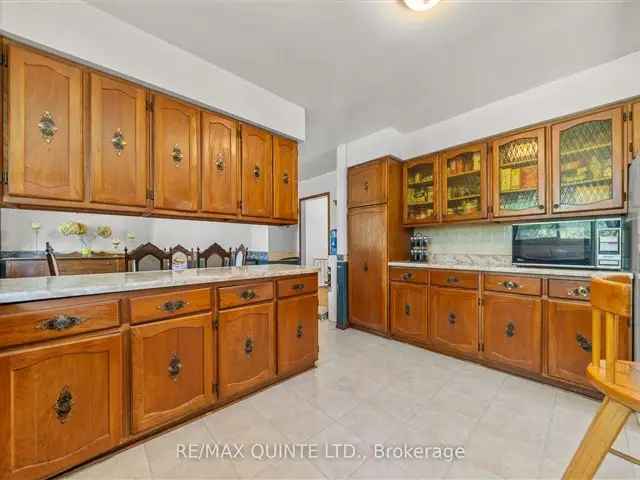 House For Sale in Quinte West, Ontario