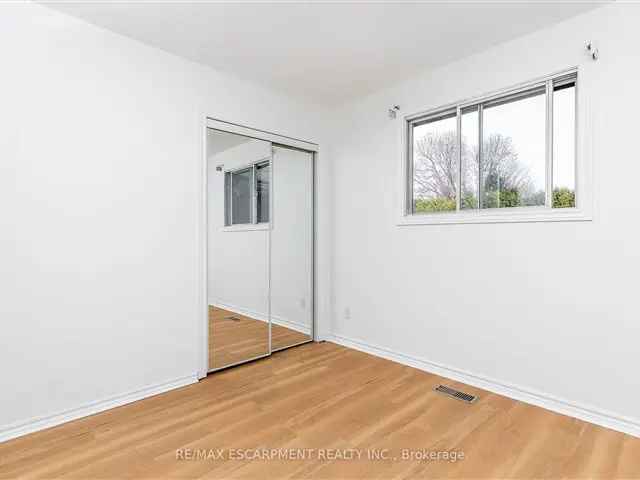 House For Sale in Burlington, Ontario