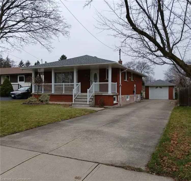 House For Sale in Hamilton, Ontario