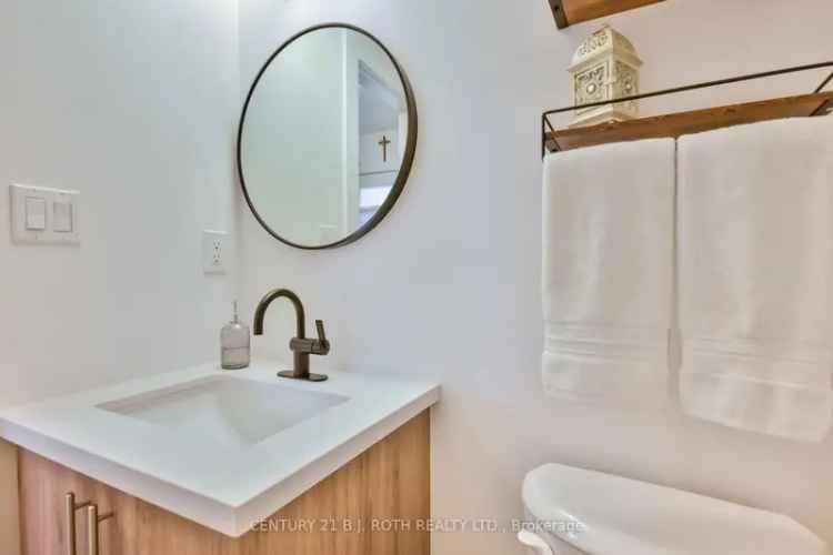 32 Hay Lane Barrie: Stunning Freehold Townhome