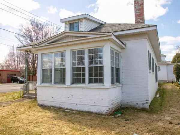 2+ Storey Brick Home for Sale in Drummondville