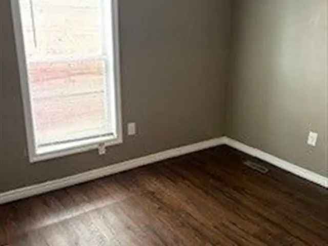 House For Sale in Hamilton, Ontario