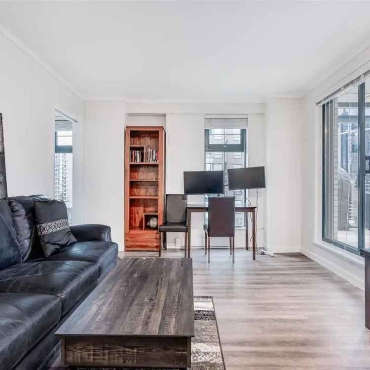 Downtown 1 Bed 1 Bath Corner Unit with Spacious Deck