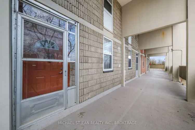 2-Storey 2-Bedroom Condo near QEW with Ravine Views