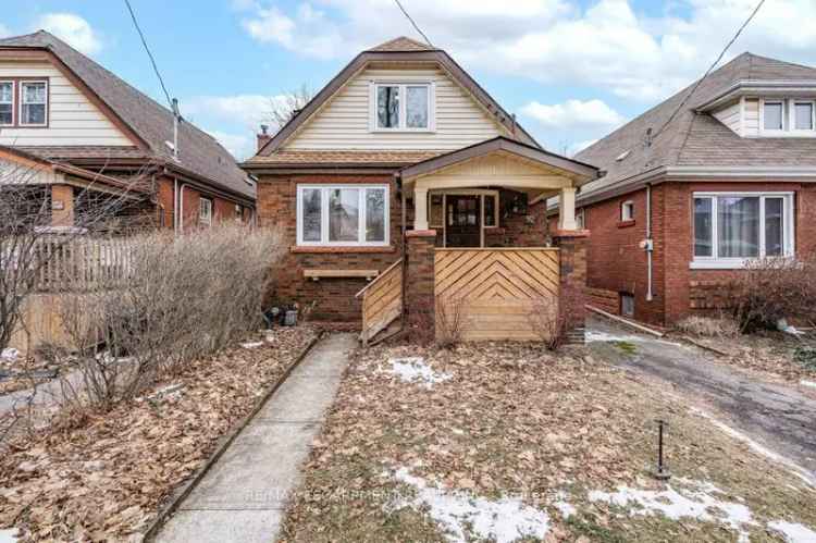 House For Sale in 92, Graham Avenue North, Hamilton, Ontario