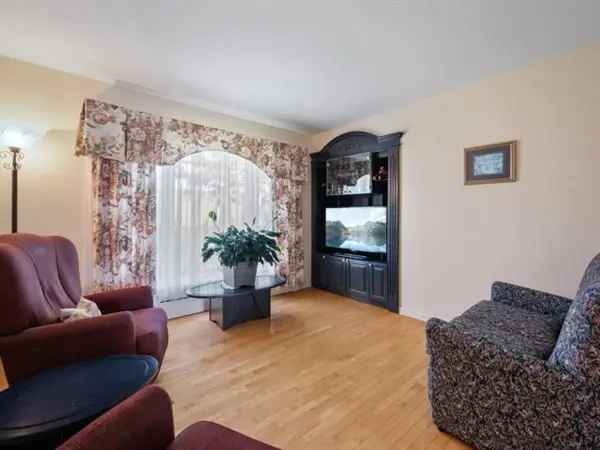 6 Bedroom Bungalow for Sale in Saint Ours