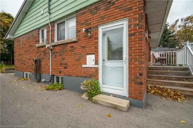 House For Sale in Hamilton, Ontario