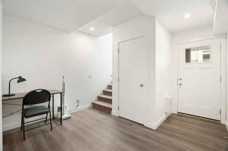 Springbank Hill Corner Unit Top Floor Condo 2 Bed 2 Bath