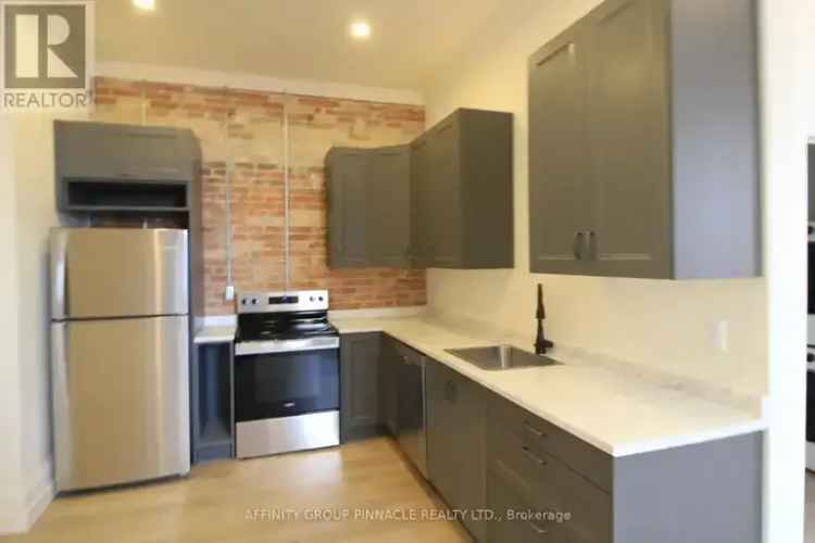 Downtown Lindsay 2-Bedroom Apartment - Renovated Charm