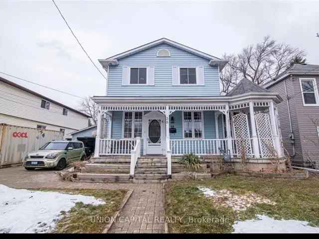 7+3 Bedroom Home, Huge Lot, Great Investment