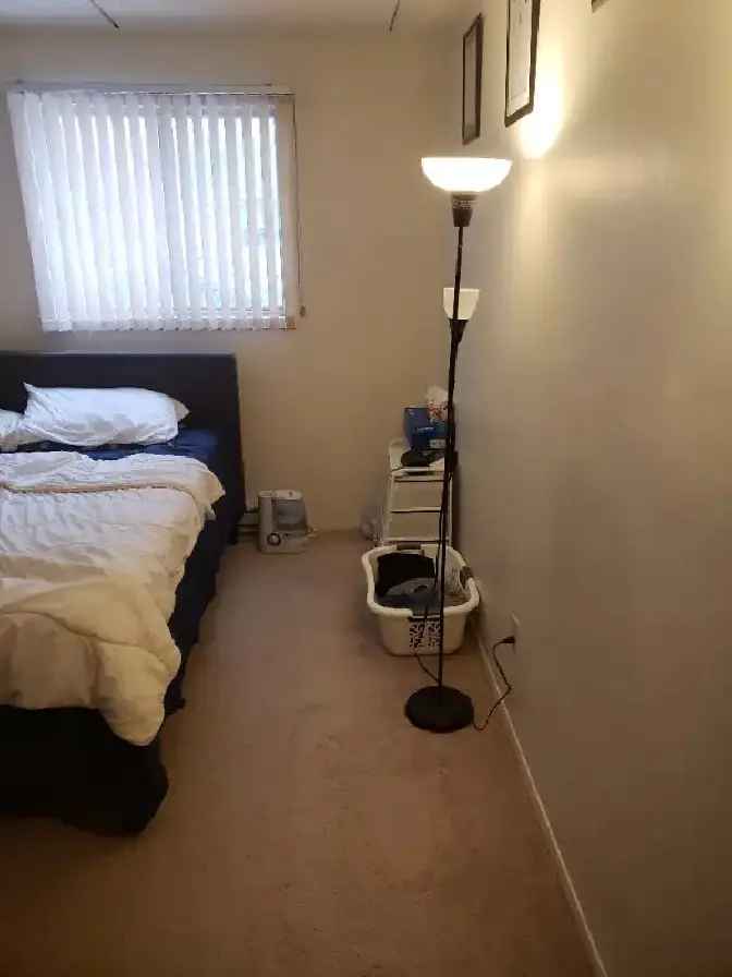 Room for rent near University of Manitoba - $600