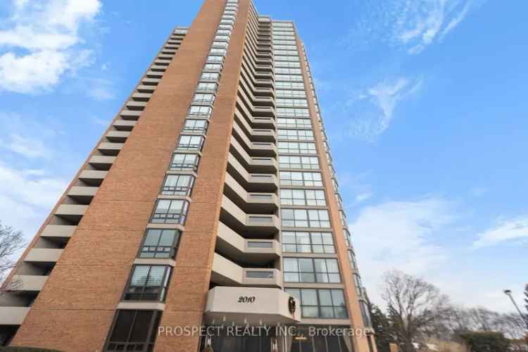 Condo For Sale in 2010, Islington Avenue, Toronto, Ontario