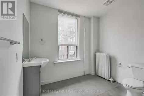 1 Room 29m² Apartment in Toronto Queen East