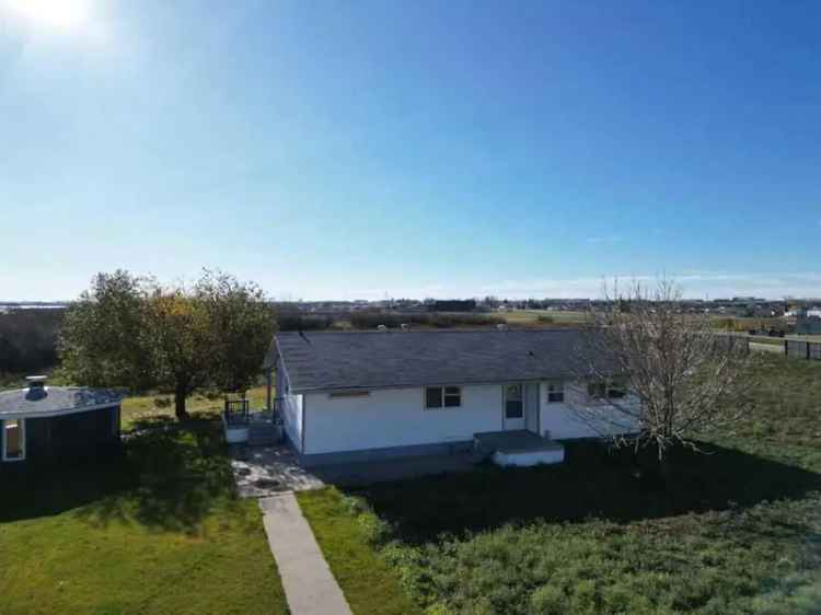 House For Rent in Hamlet of Clairmont, Alberta