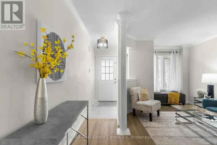 Updated Freehold Townhome in Woodland Hill Newmarket