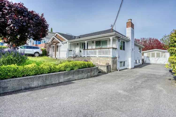 A $1,899,999.00 House/Single Family with 4 bedrooms in White Rock, South Surrey White Rock