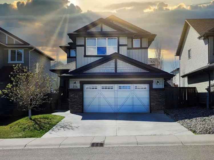 5 Bedroom Home with Office Den Granite Countertops and Family Rooms