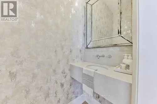 Luxury Port Credit Home For Sale Near Lake and Schools