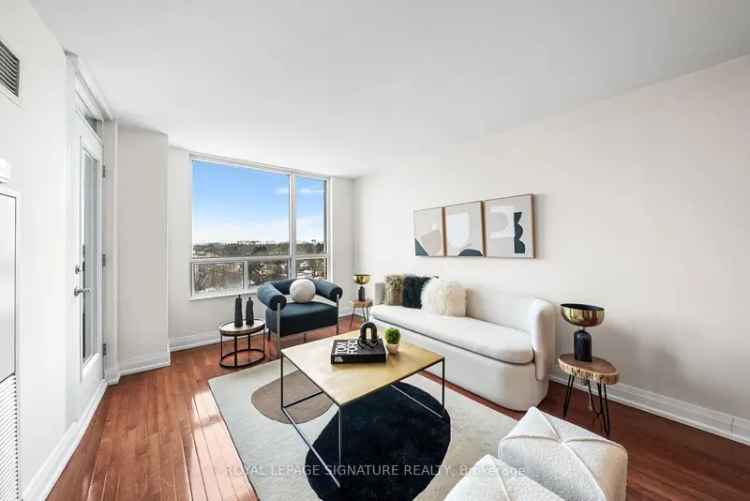 Luxury 1+Den Condo near Finch Subway - Fully Renovated