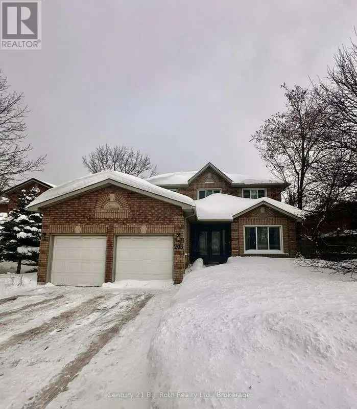 6-Bedroom 4-Bathroom Home in Barrie's Ardagh Community