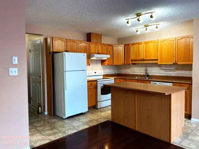 Rent Modern Duplex with 3 Bedrooms in Edmonton Near Transportation and Schools