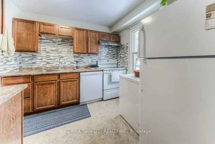 4 Bed 3 Bath End Unit Heritage Park Kitchener