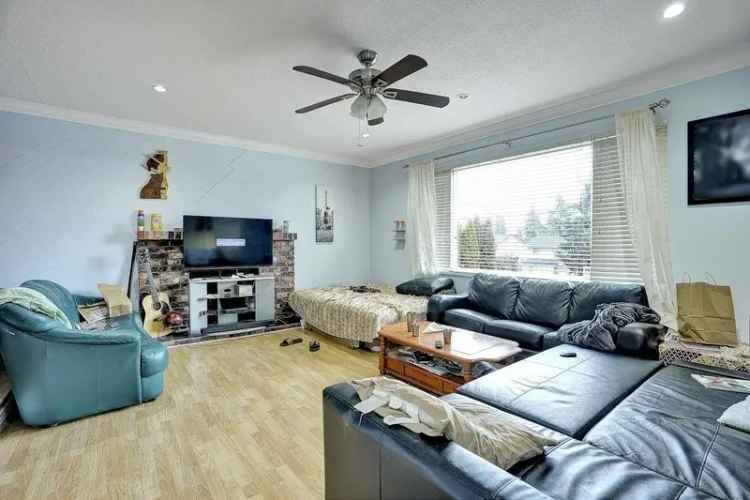 5 Bedroom House Near Schools and Shopping