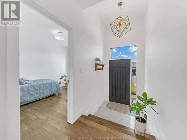 Stunning 4-Year-Old Semi-Detached Home 2+2 Beds 3 Baths