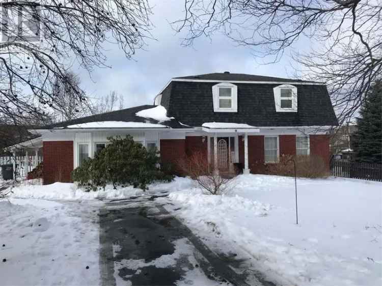 Family Home in Clarenville with Pool and Hot Tub