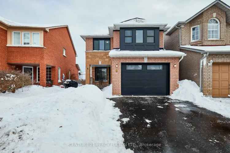 6 Bedroom House with Modern Kitchen and Fenced Backyard