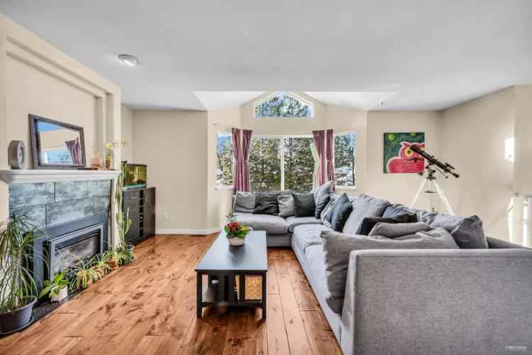 Port Moody Heritage Mountain Home 3 Beds 3 Baths