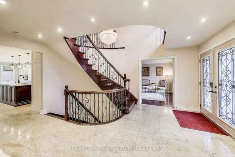 House For Sale in Richmond Hill, Ontario