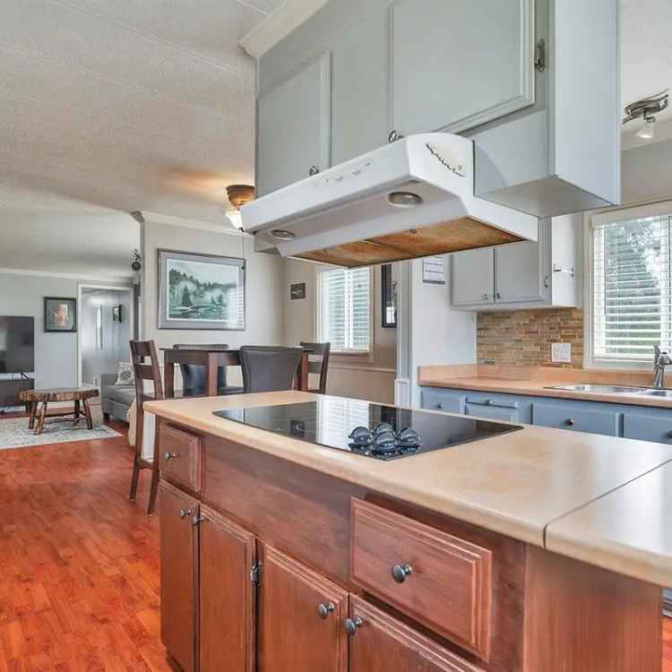Nanoose Bay 2-Bedroom Updated Manufactured Home 55 Plus