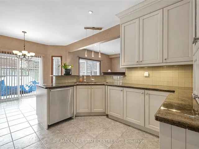 4-Bedroom Family Home in Churchill Meadows