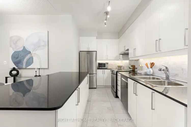 Luxury Queen St Condo 2+1 Beds 2 Baths 2 Parking