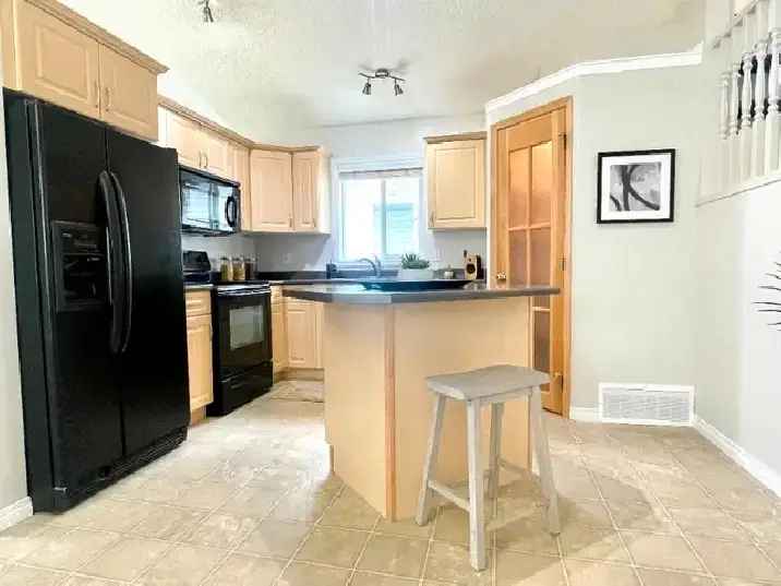 2 Bed, Bonus Room,1 Bathroom, 2 Floor, Main Floor Suite