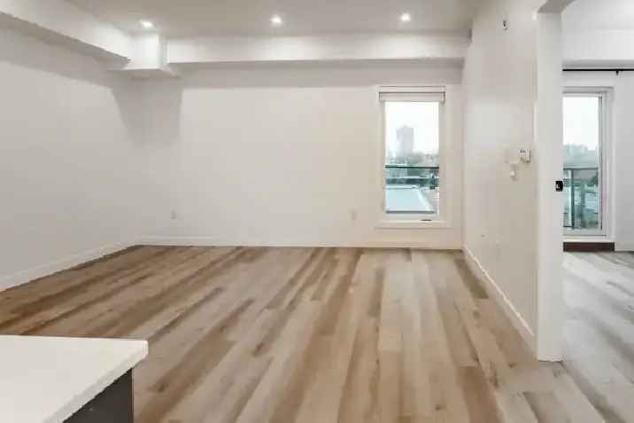 Beautiful 2 Bedroom Apartment in West Broadway Available ASAP!