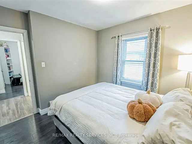 House For Sale in Cambridge, Ontario